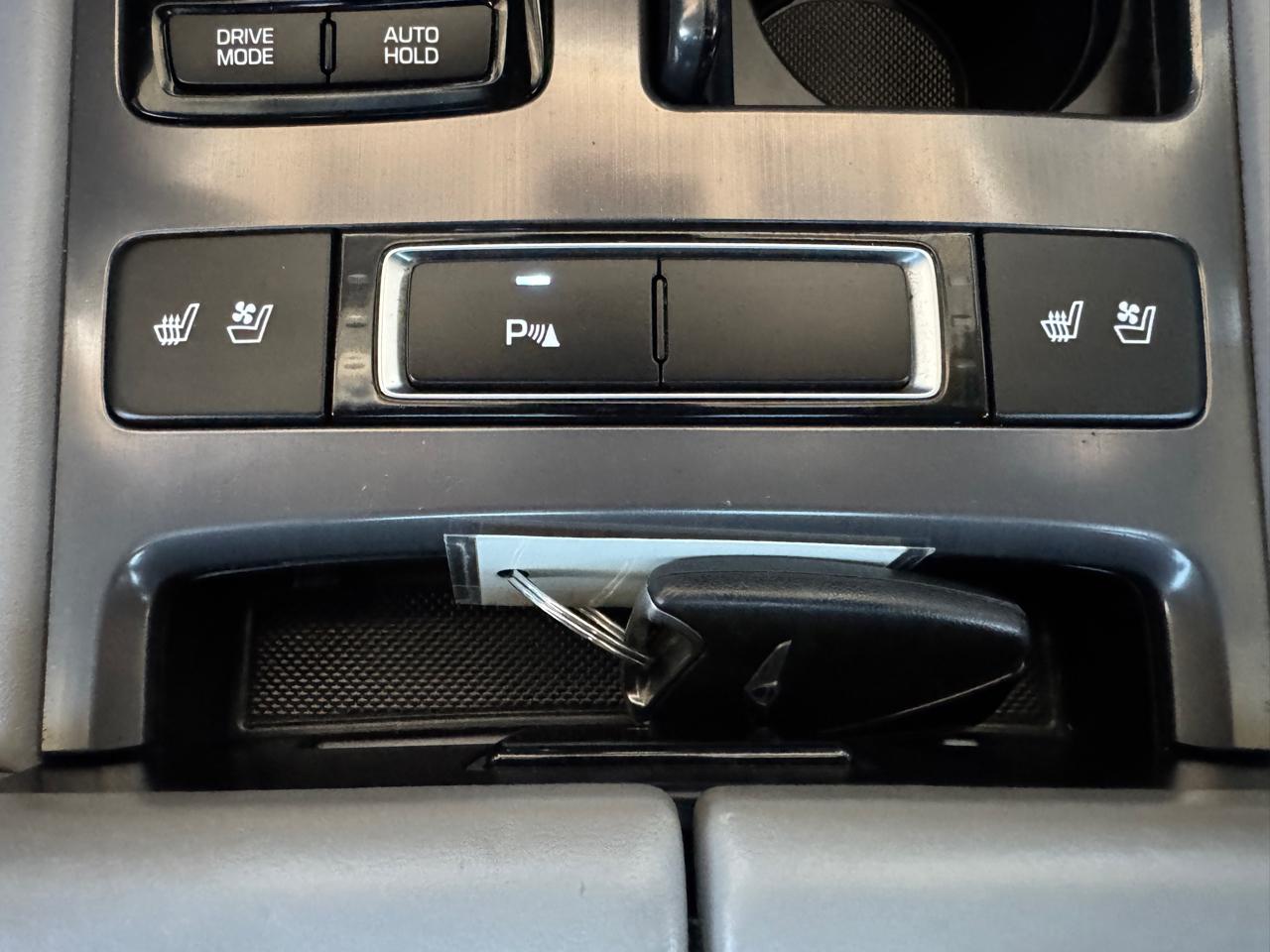 Hyundai Genesis 4dr Sdn V6 3.8L RWD 2015