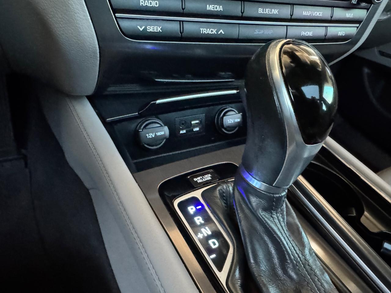 Hyundai Genesis 4dr Sdn V6 3.8L RWD 2015