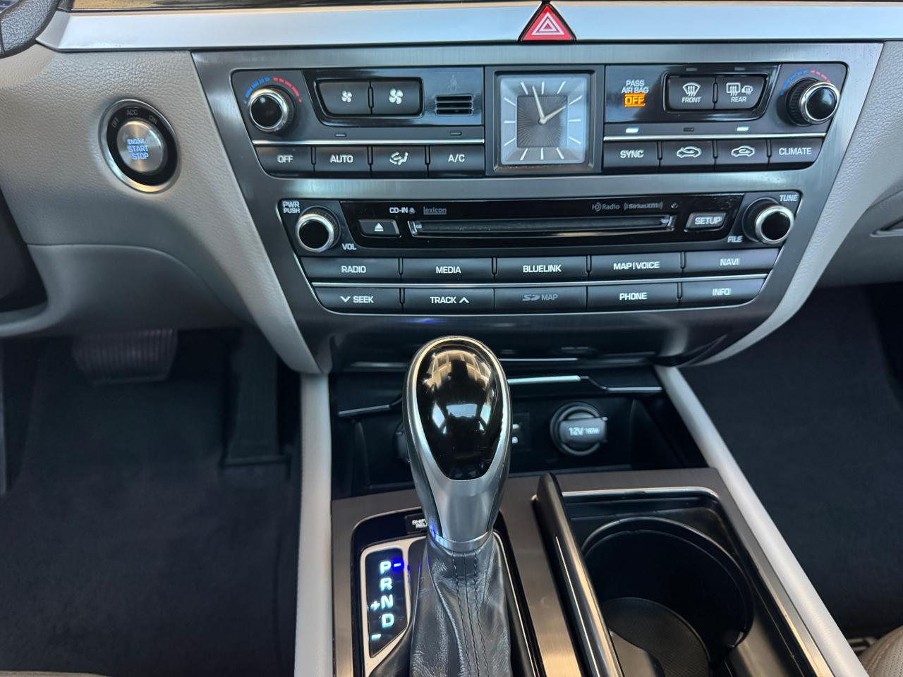 Hyundai Genesis 4dr Sdn V6 3.8L RWD 2015