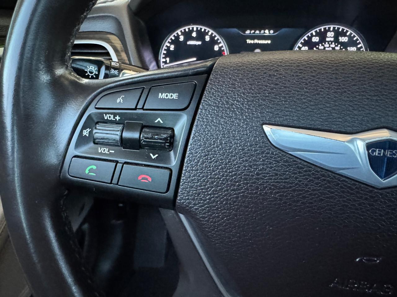 Hyundai Genesis 4dr Sdn V6 3.8L RWD 2015