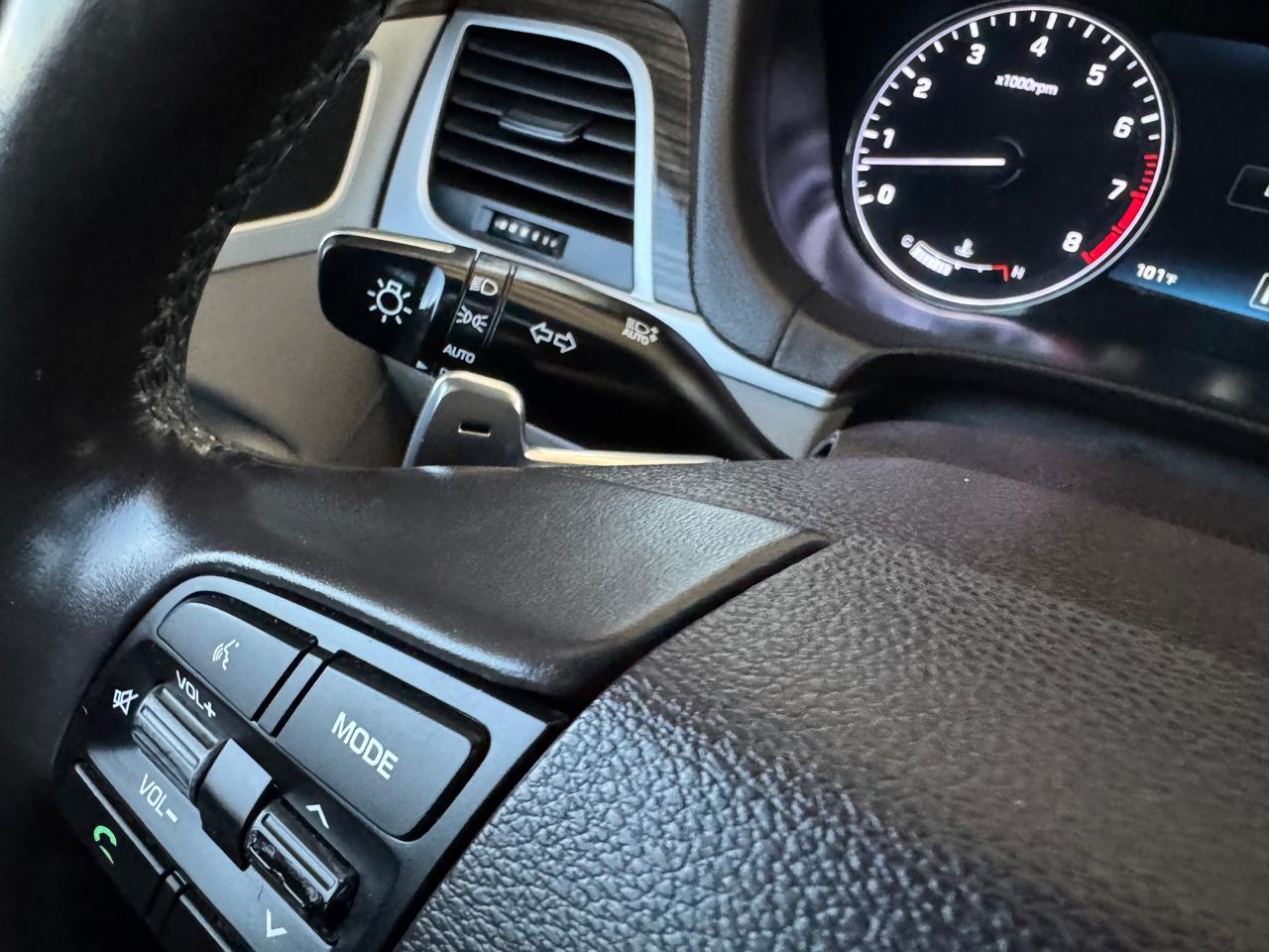 Hyundai Genesis 4dr Sdn V6 3.8L RWD 2015