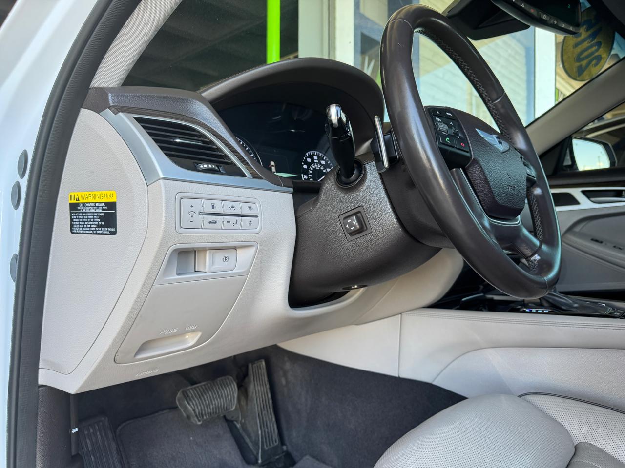 Hyundai Genesis 4dr Sdn V6 3.8L RWD 2015