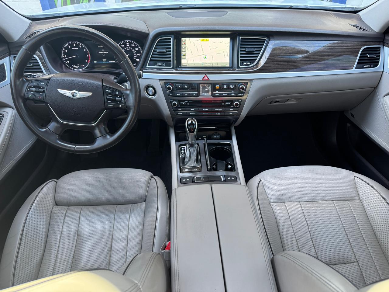 Hyundai Genesis 4dr Sdn V6 3.8L RWD 2015