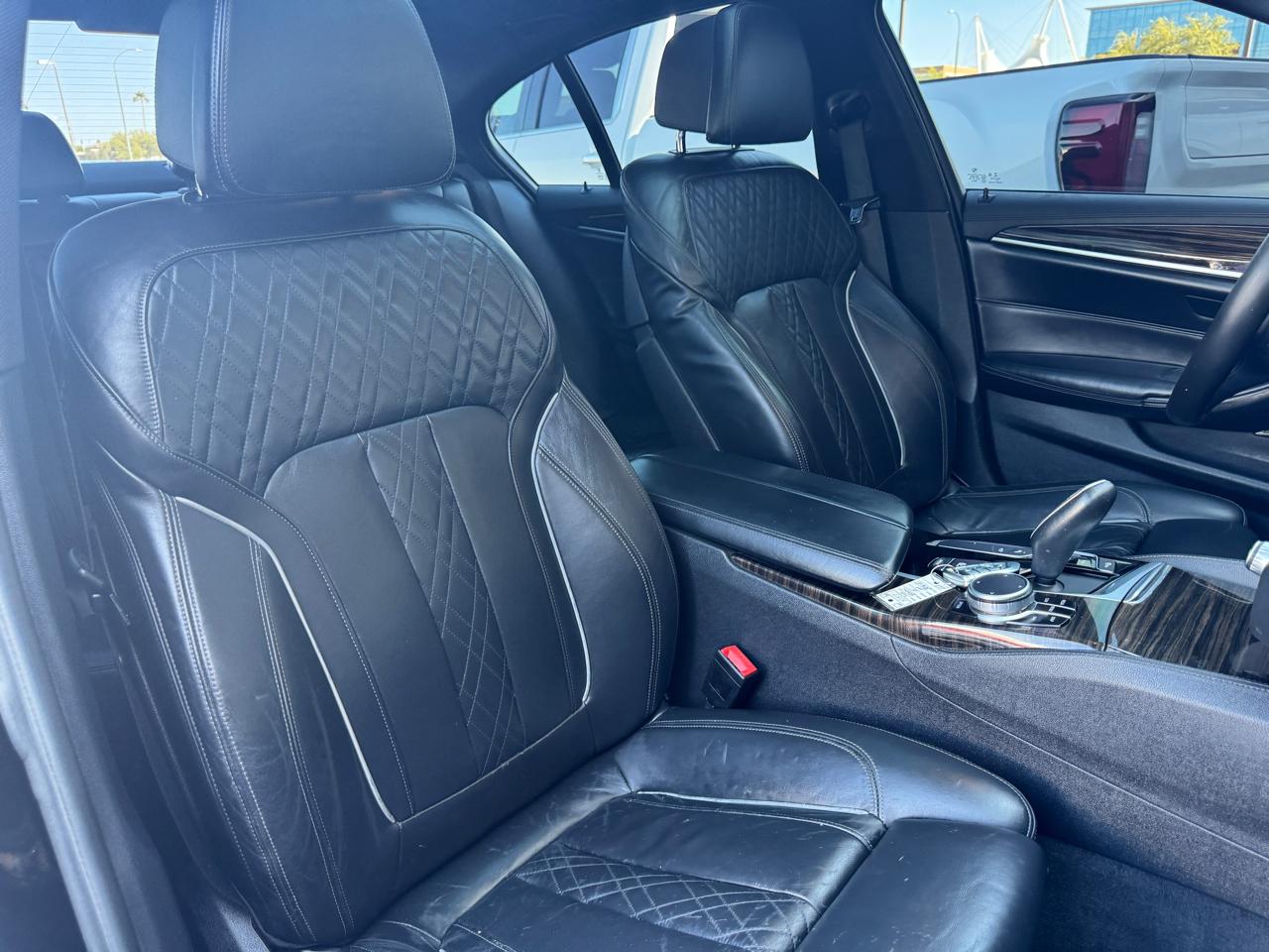 BMW 5 Series M550i xDrive Sedan 2020