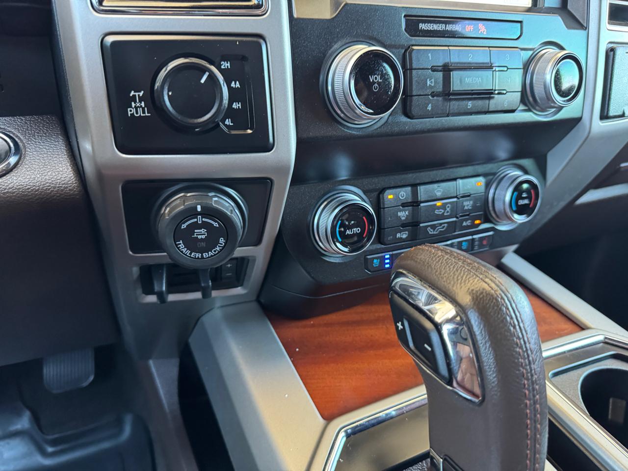 Ford F-150 SuperCrew 150" King Ranch 4WD 2019
