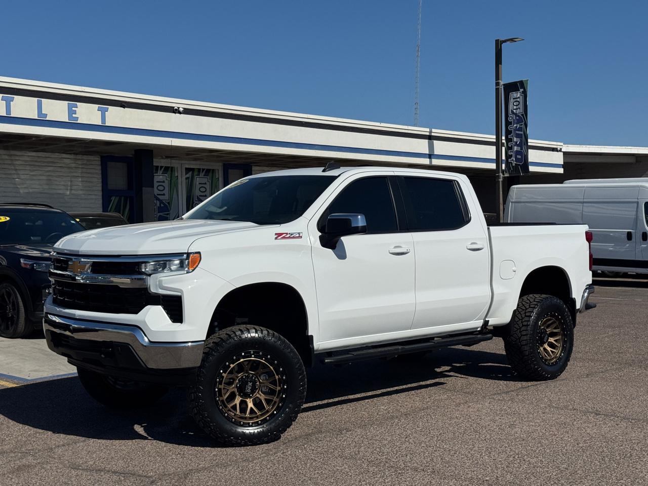 Chevrolet Silverado 1500 4WD Crew Cab 147" LT 2024