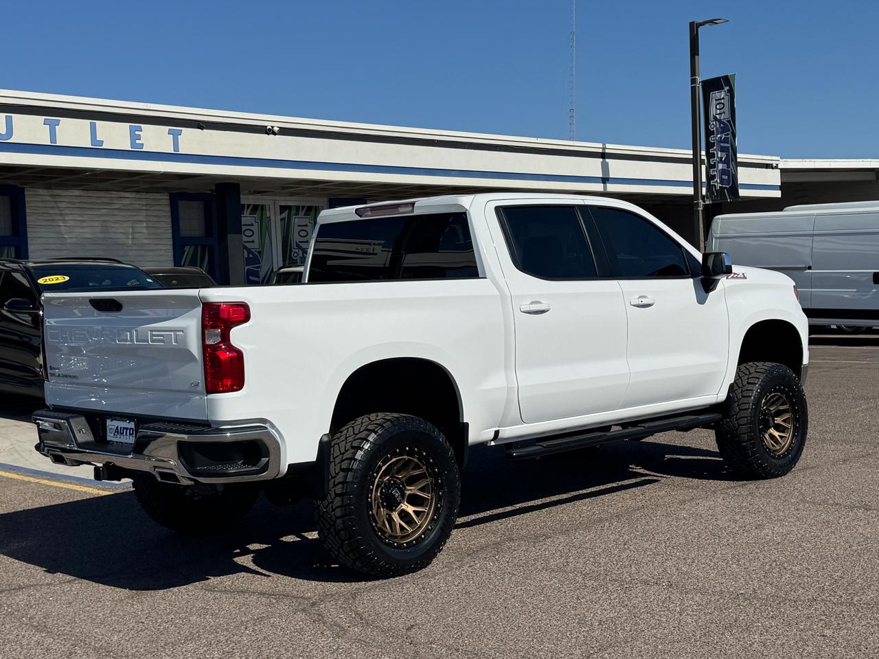 Chevrolet Silverado 1500 4WD Crew Cab 147" LT 2024