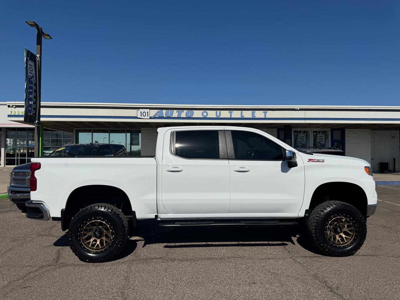 Chevrolet Silverado 1500 4WD Crew Cab 147" LT 2024