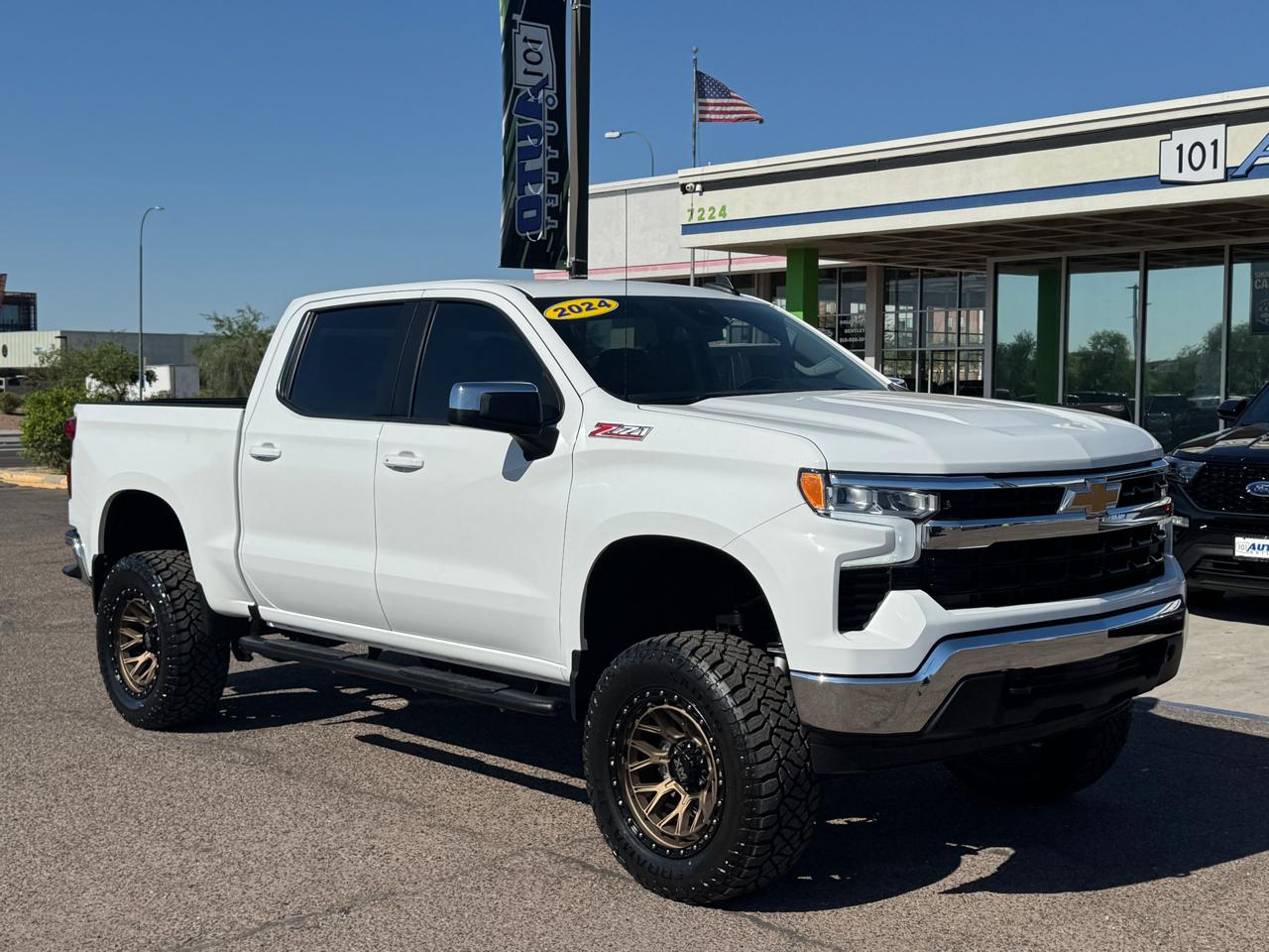 Chevrolet Silverado 1500 4WD Crew Cab 147" LT 2024