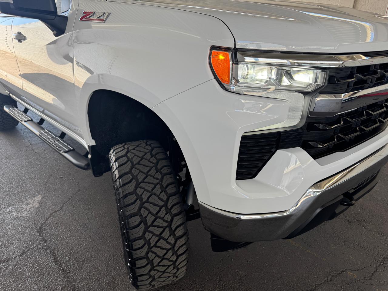 Chevrolet Silverado 1500 4WD Crew Cab 147" LT 2024