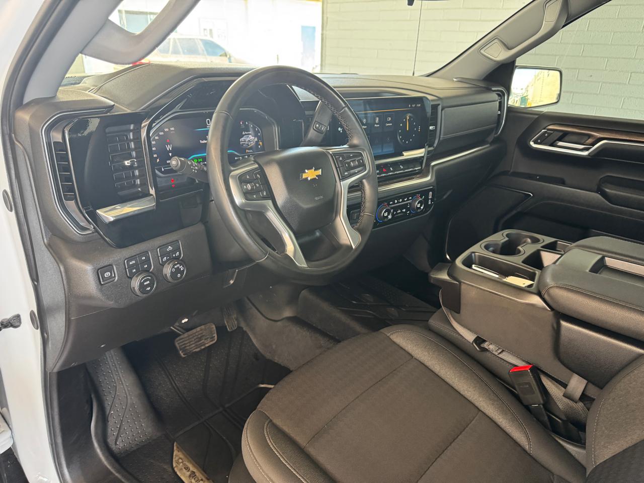 Chevrolet Silverado 1500 4WD Crew Cab 147" LT 2024