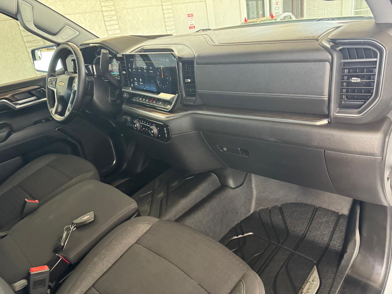 Chevrolet Silverado 1500 4WD Crew Cab 147" LT 2024