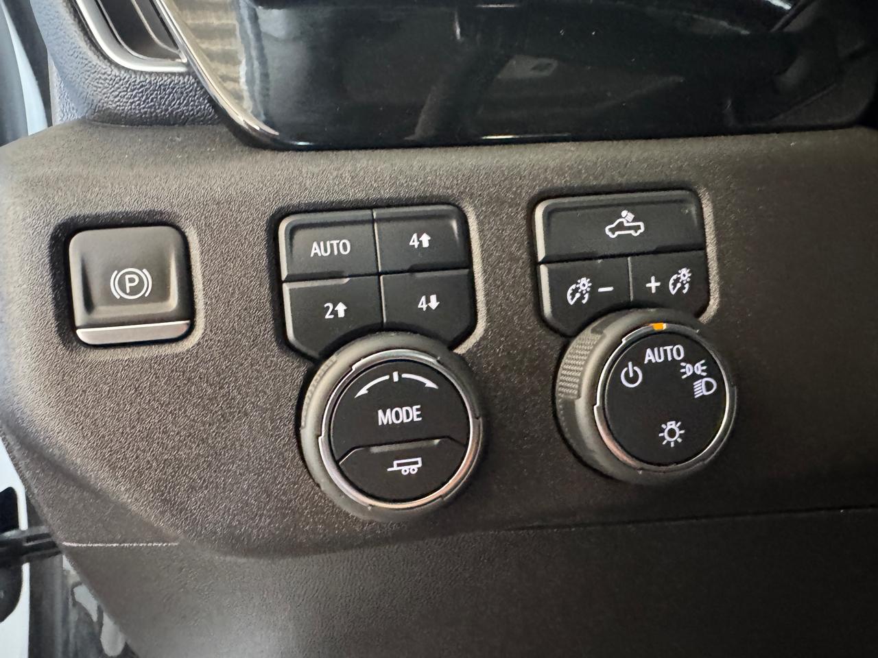 Chevrolet Silverado 1500 4WD Crew Cab 147" LT 2024