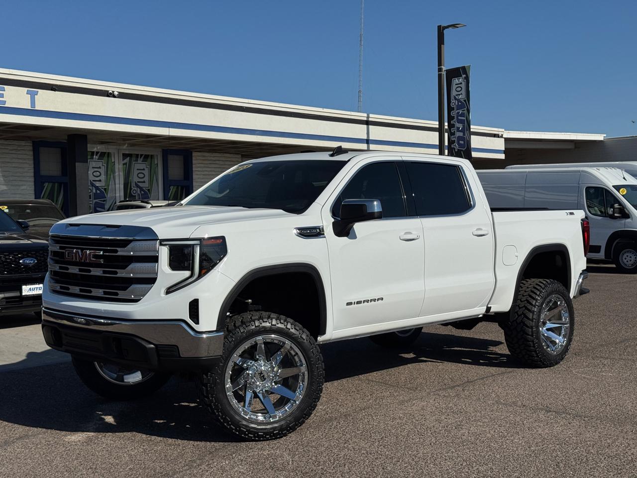 GMC Sierra 1500 4WD Crew Cab 147" SLE 2023
