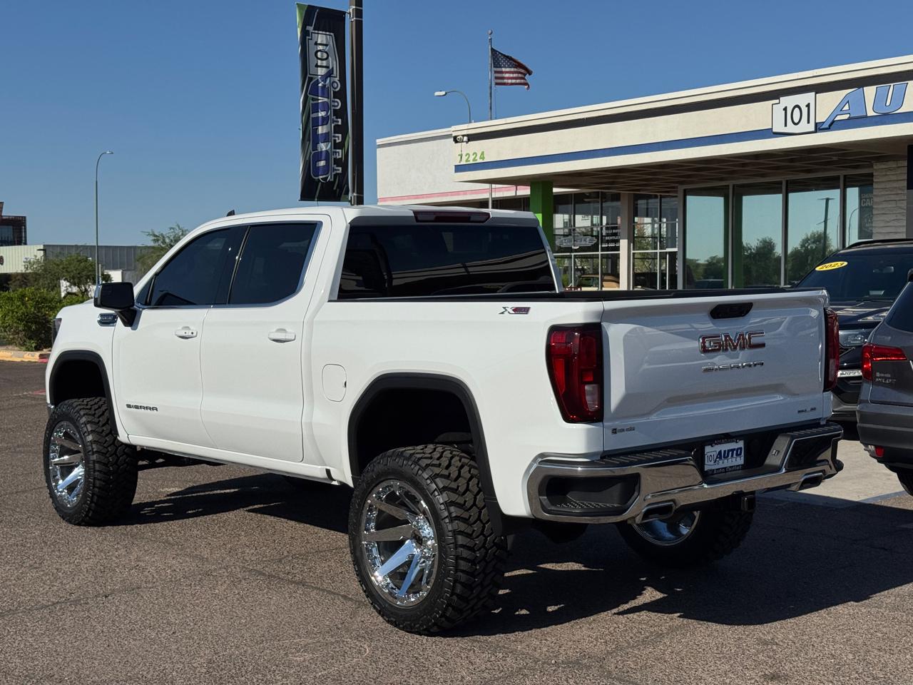 GMC Sierra 1500 4WD Crew Cab 147" SLE 2023