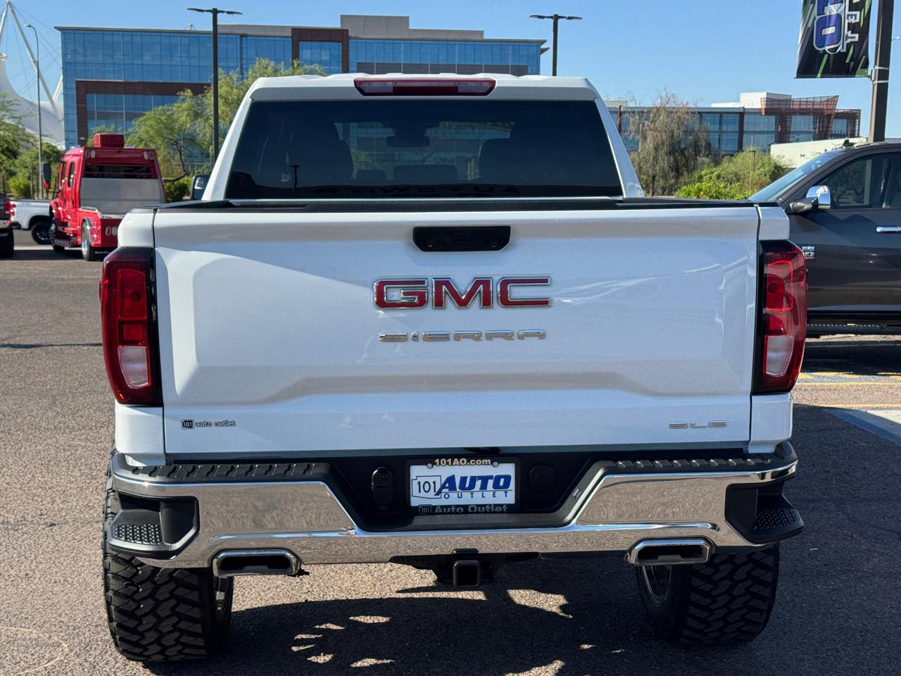 GMC Sierra 1500 4WD Crew Cab 147" SLE 2023