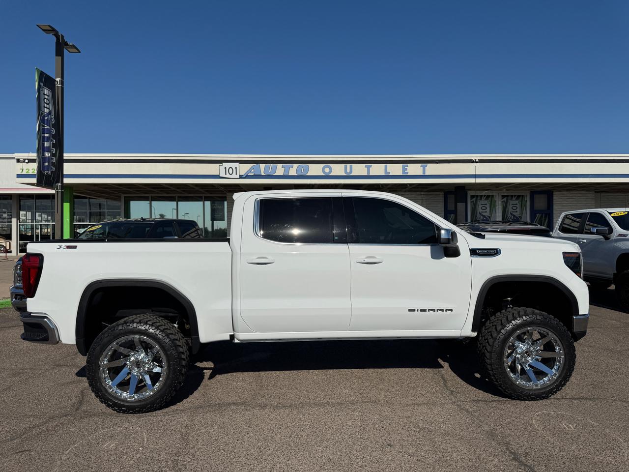 GMC Sierra 1500 4WD Crew Cab 147" SLE 2023