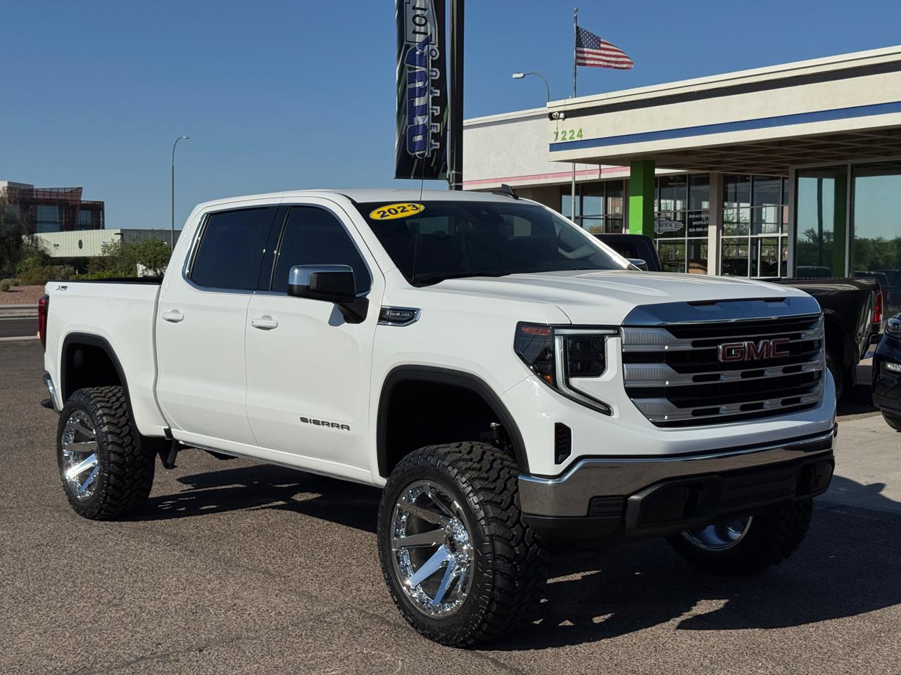 GMC Sierra 1500 4WD Crew Cab 147" SLE 2023