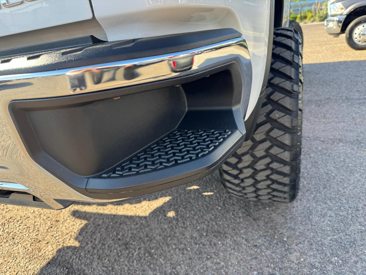 GMC Sierra 1500 4WD Crew Cab 147" SLE 2023