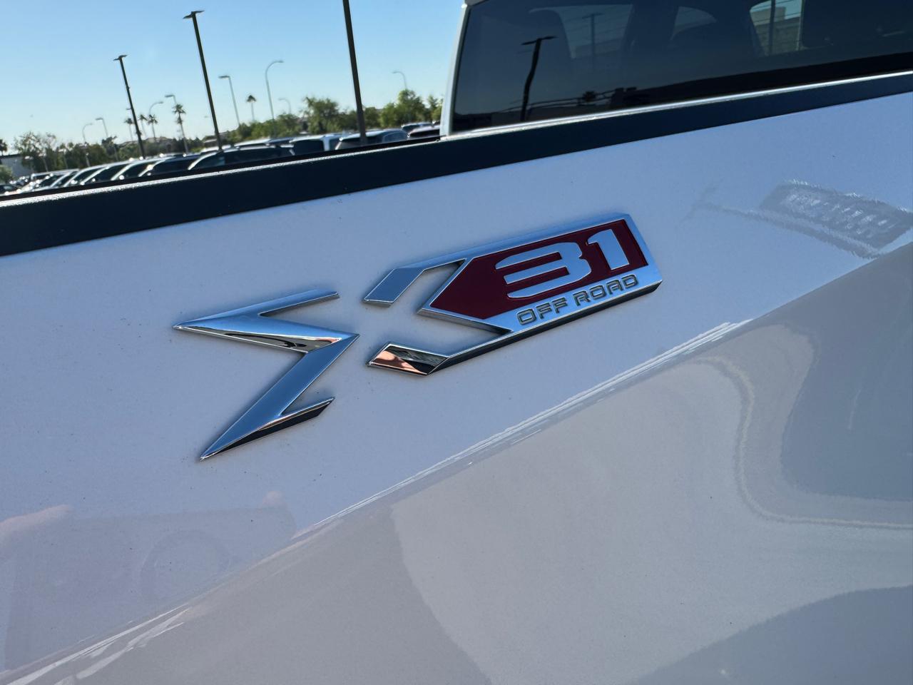 GMC Sierra 1500 4WD Crew Cab 147" SLE 2023
