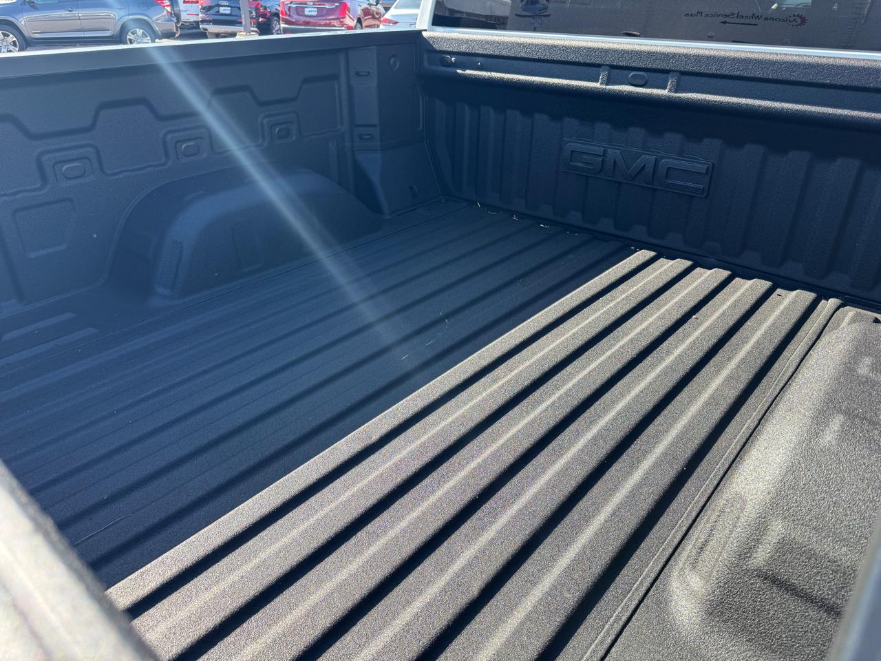 GMC Sierra 1500 4WD Crew Cab 147" SLE 2023