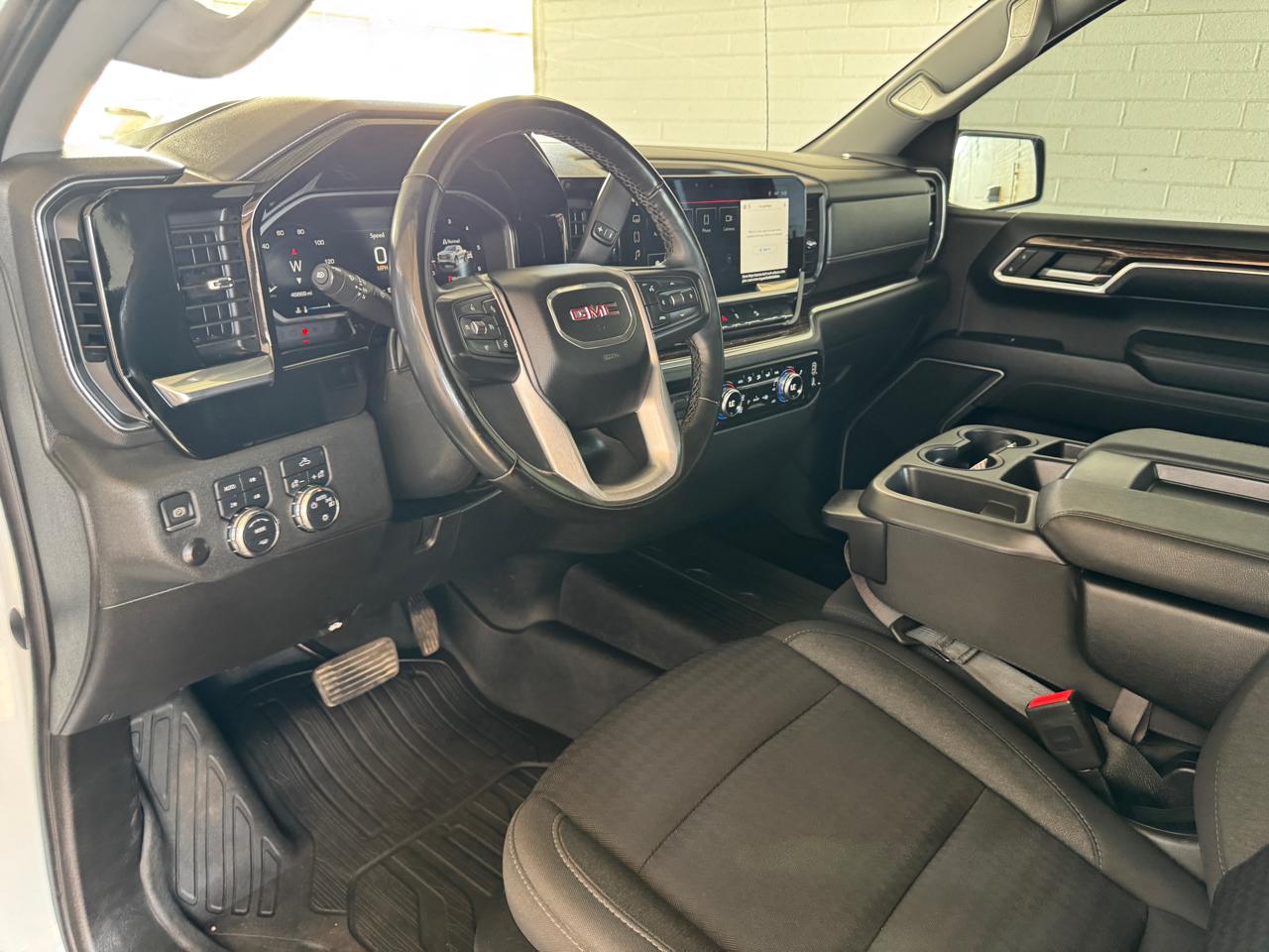 GMC Sierra 1500 4WD Crew Cab 147" SLE 2023