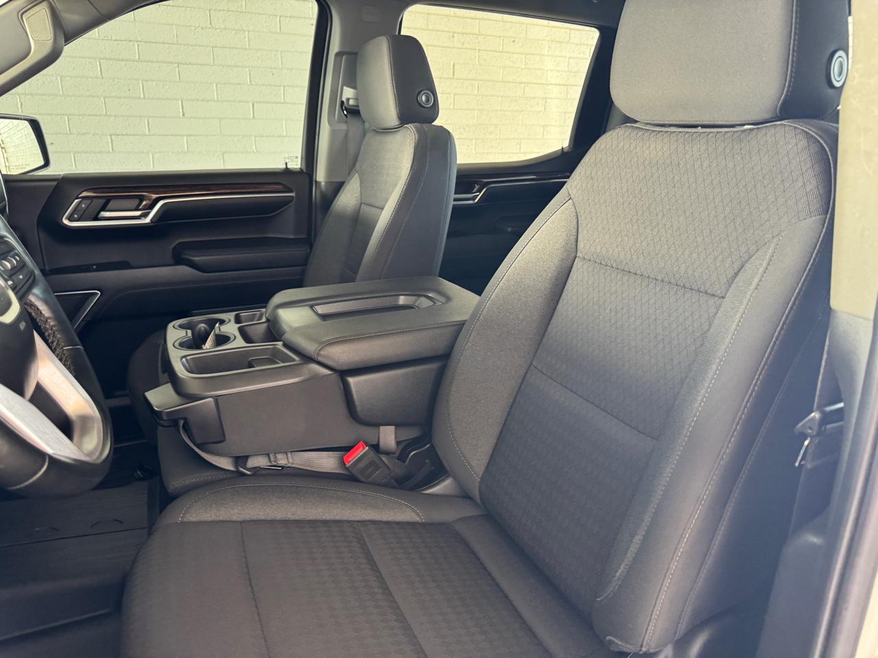 GMC Sierra 1500 4WD Crew Cab 147" SLE 2023