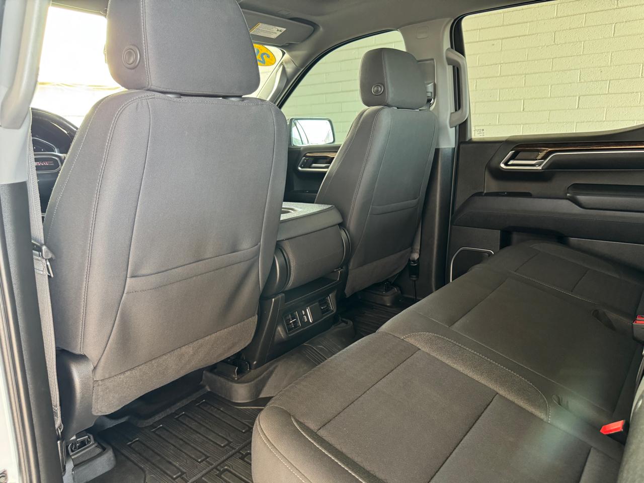 GMC Sierra 1500 4WD Crew Cab 147" SLE 2023