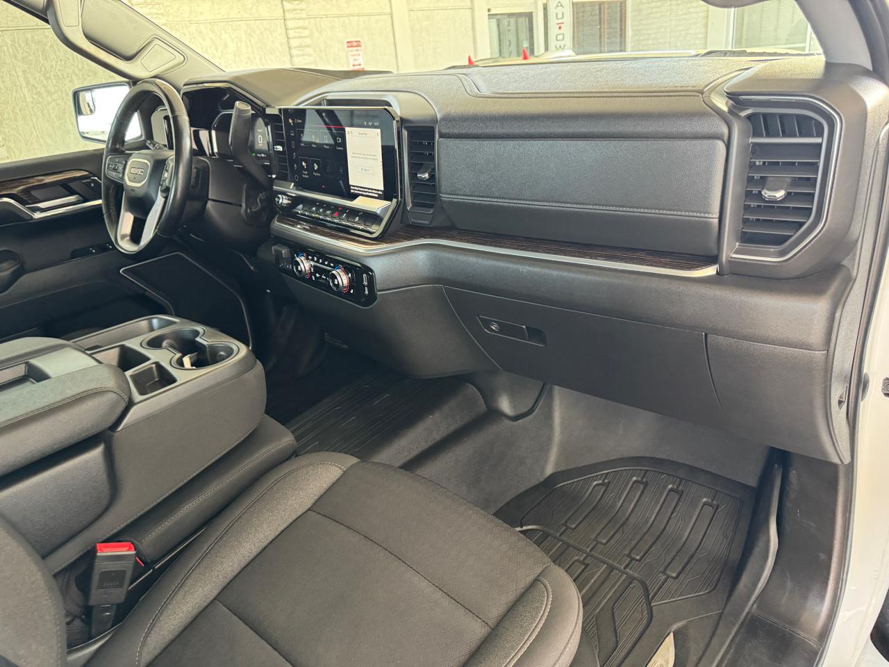 GMC Sierra 1500 4WD Crew Cab 147" SLE 2023