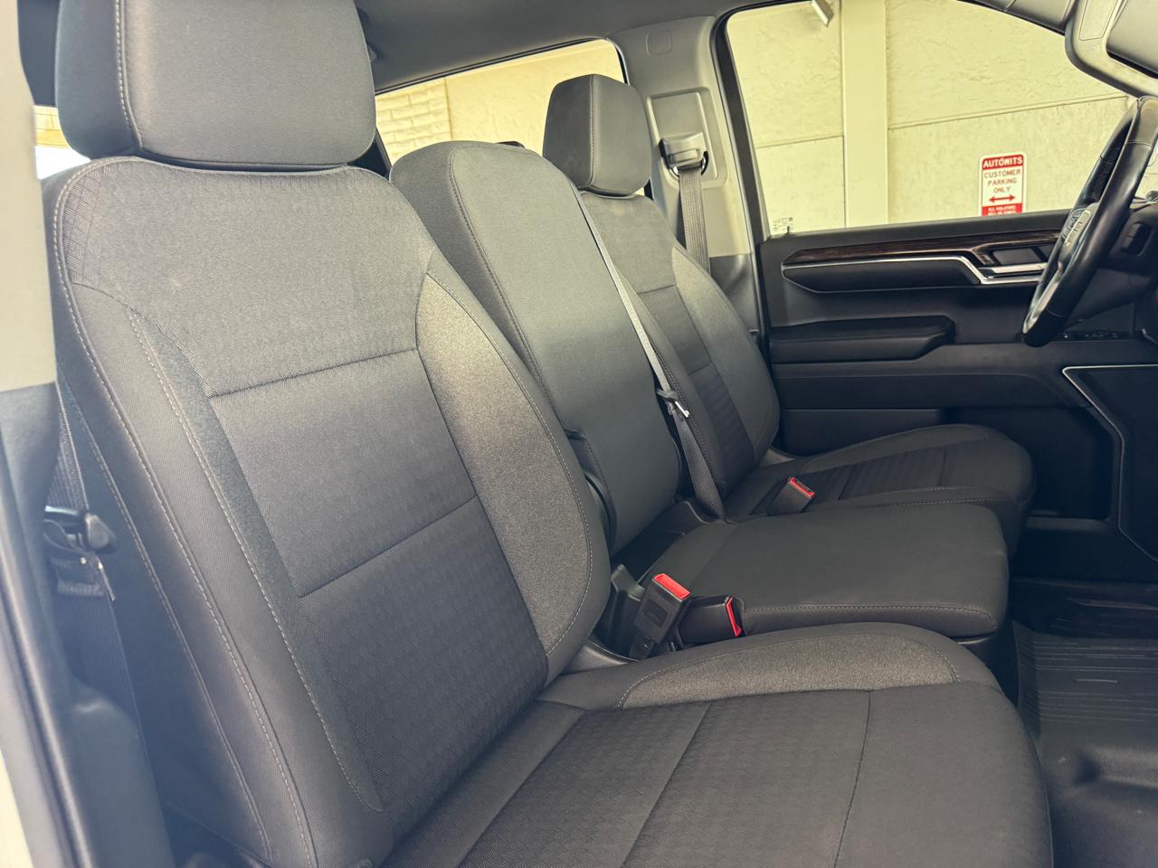 GMC Sierra 1500 4WD Crew Cab 147" SLE 2023