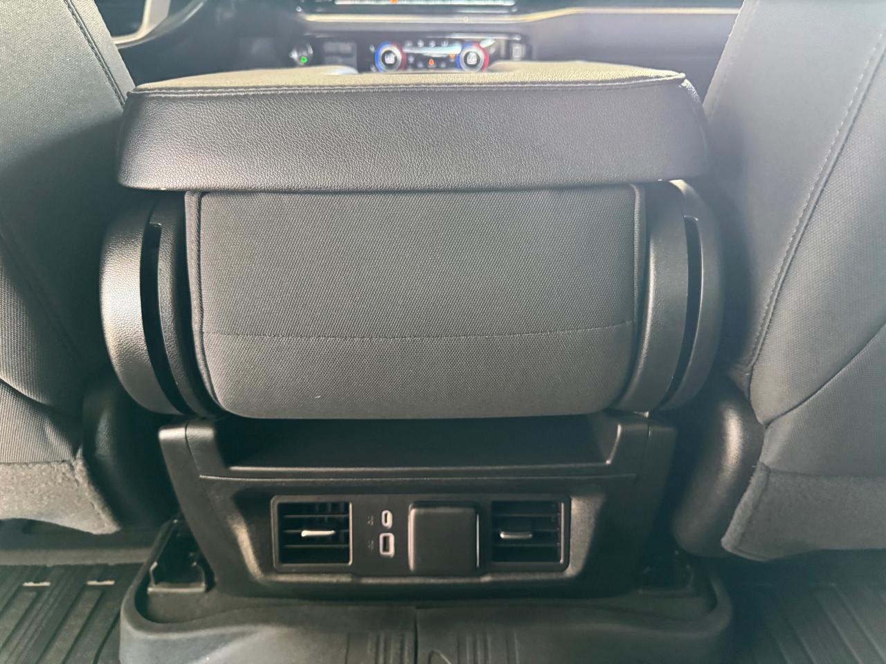 GMC Sierra 1500 4WD Crew Cab 147" SLE 2023
