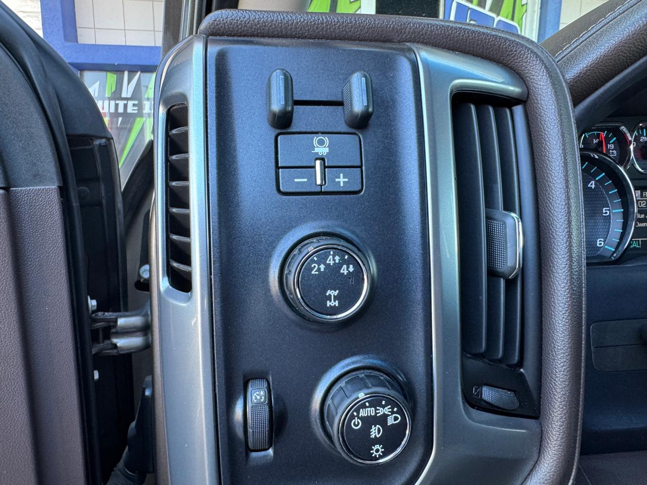 Chevrolet Silverado 2500HD Built After Aug 14 4WD Crew Cab 153.7" LTZ 2015