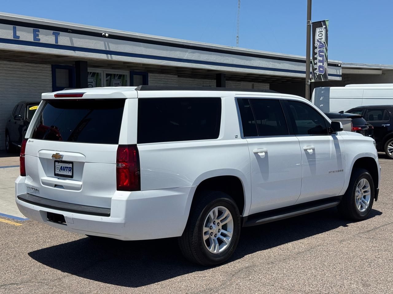 Chevrolet Suburban 4WD 4dr 1500 LT 2018