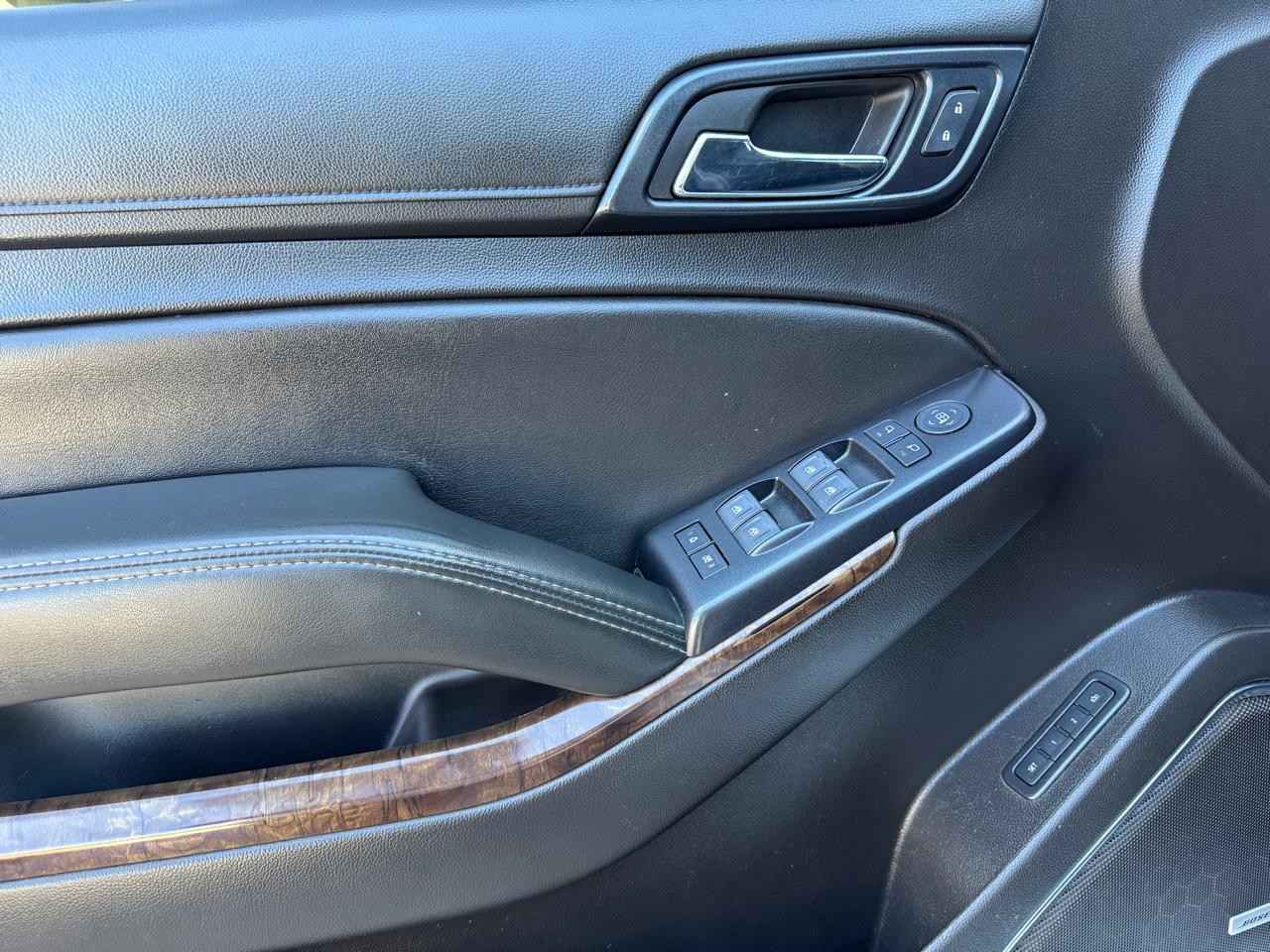 Chevrolet Suburban 4WD 4dr 1500 LT 2018