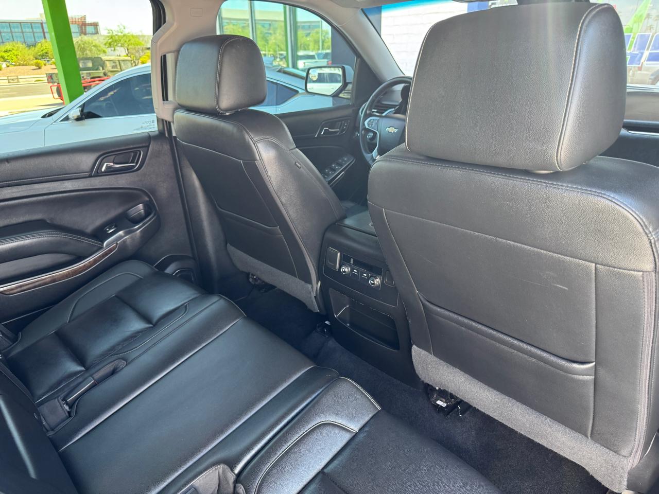 Chevrolet Suburban 4WD 4dr 1500 LT 2018