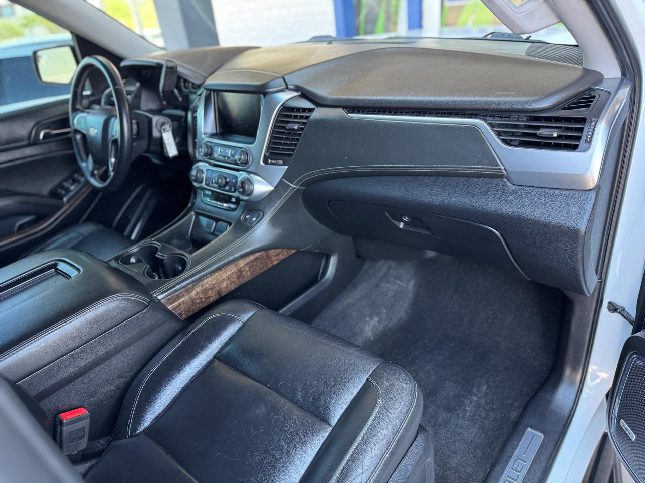 Chevrolet Suburban 4WD 4dr 1500 LT 2018
