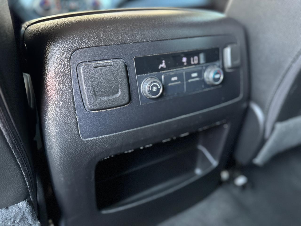 Chevrolet Suburban 4WD 4dr 1500 LT 2018