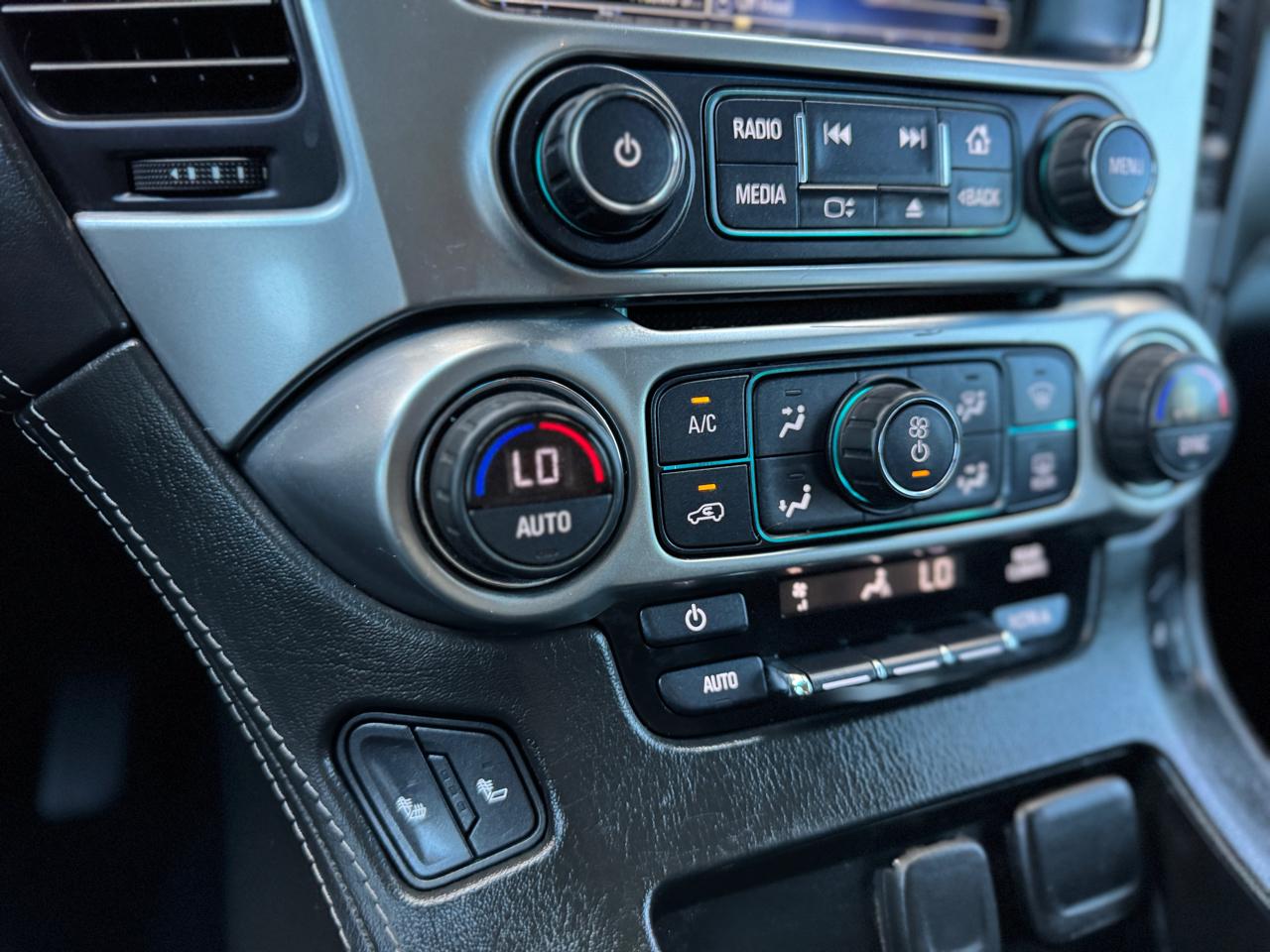 Chevrolet Suburban 4WD 4dr 1500 LT 2018