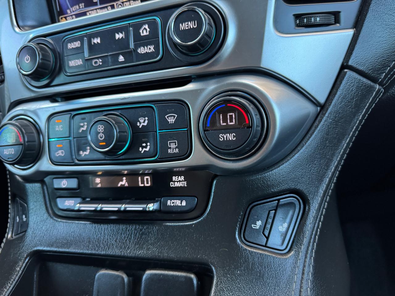 Chevrolet Suburban 4WD 4dr 1500 LT 2018