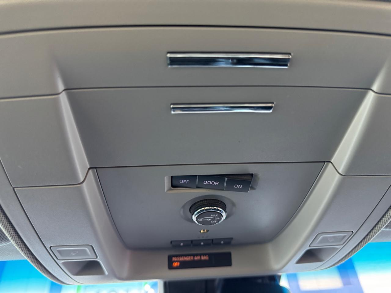 Chevrolet Suburban 4WD 4dr 1500 LT 2018