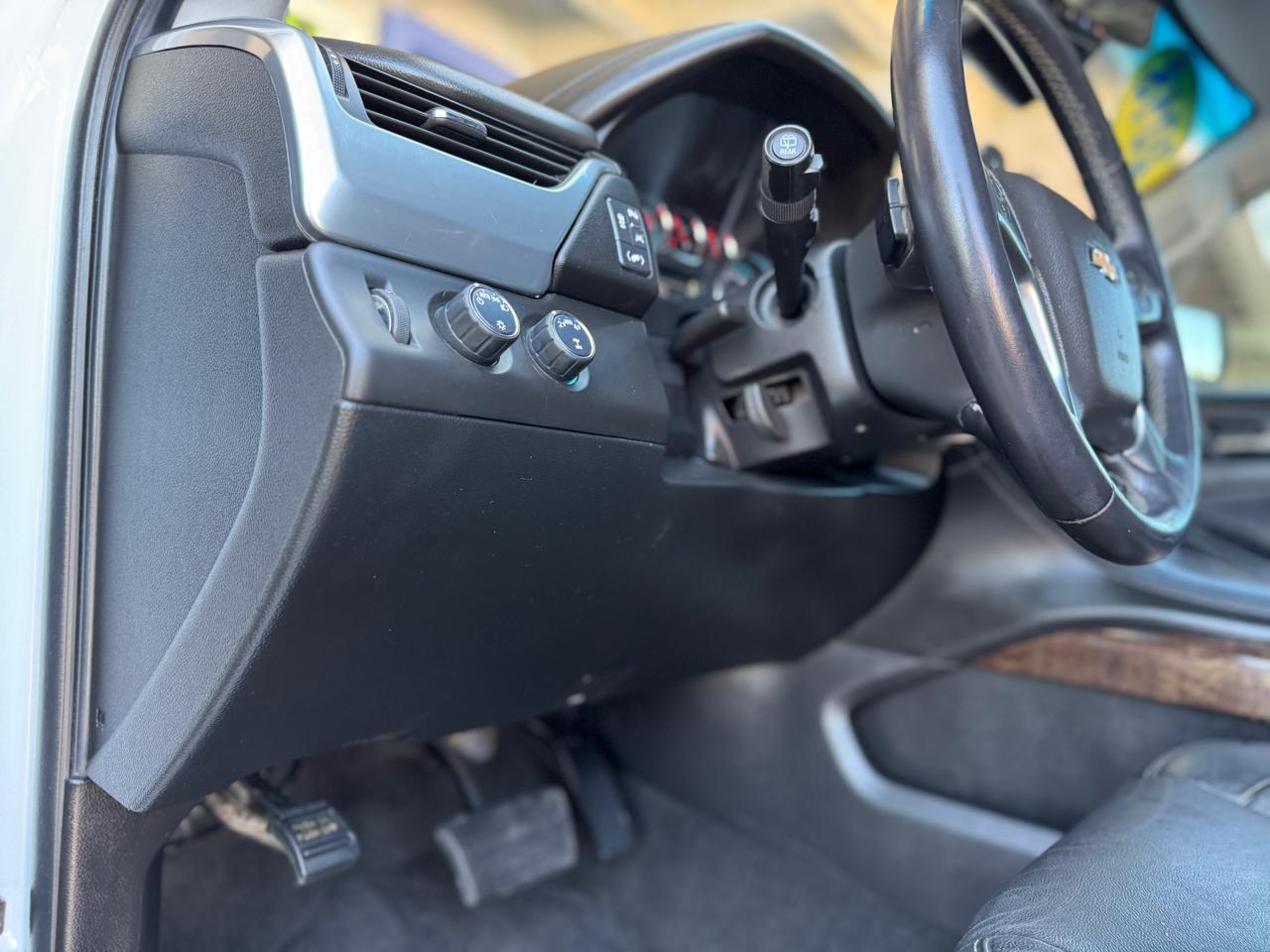 Chevrolet Suburban 4WD 4dr 1500 LT 2018