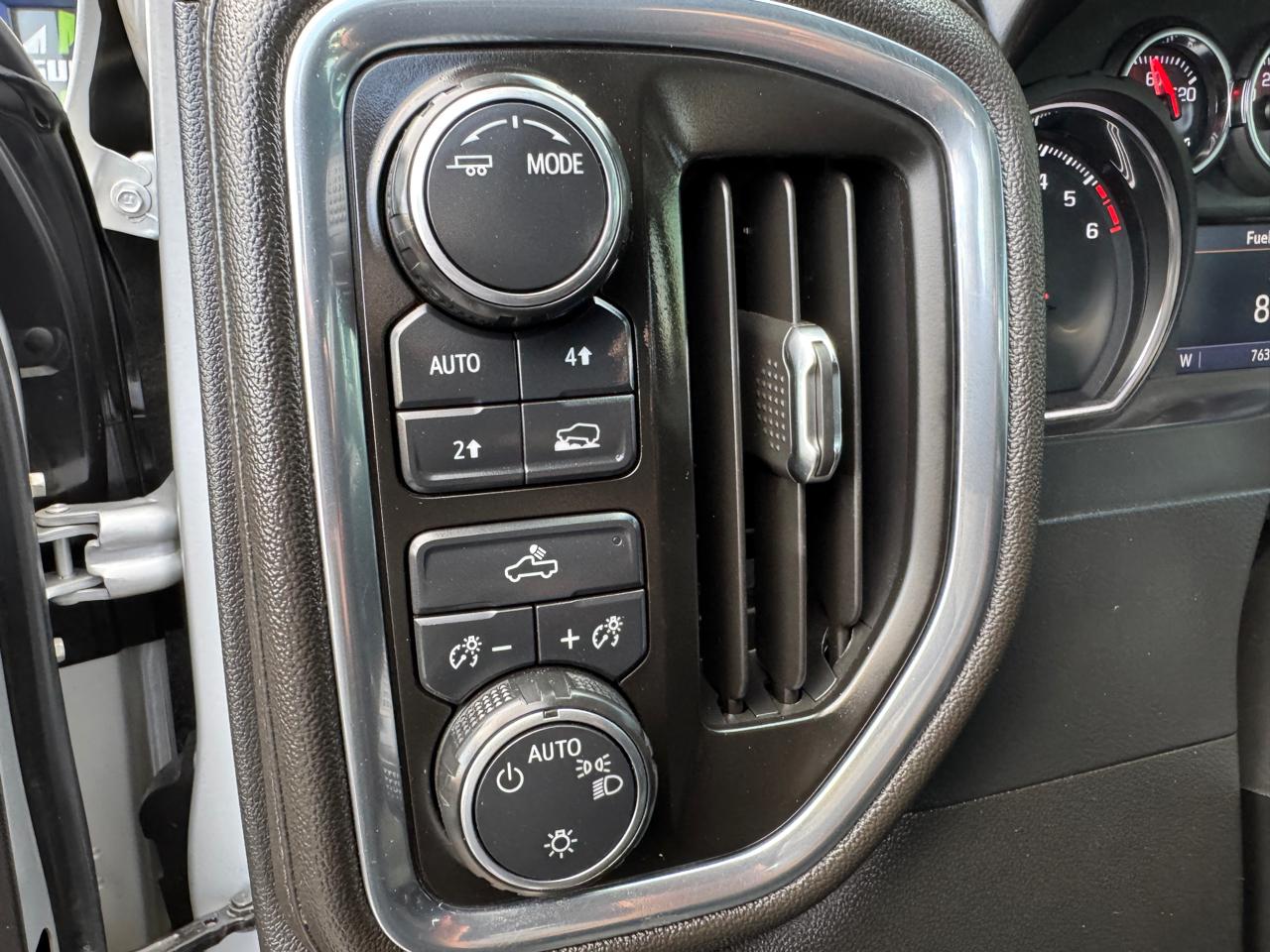 Chevrolet Silverado 1500 4WD Crew Cab 157" LT 2020