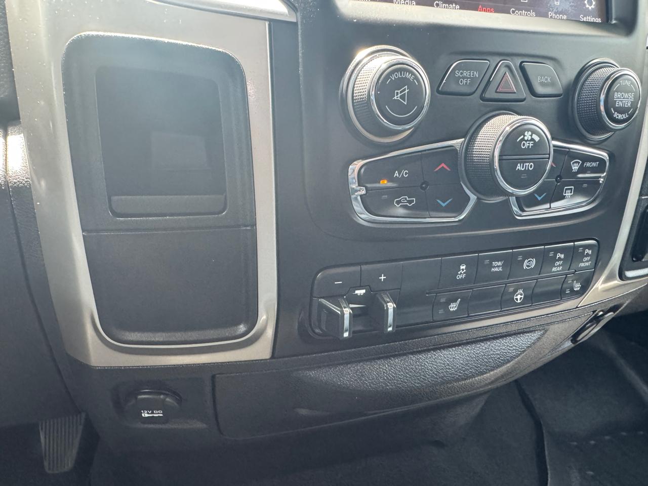 RAM 2500 Big Horn 4x2 Crew Cab 6'4" Box 2018