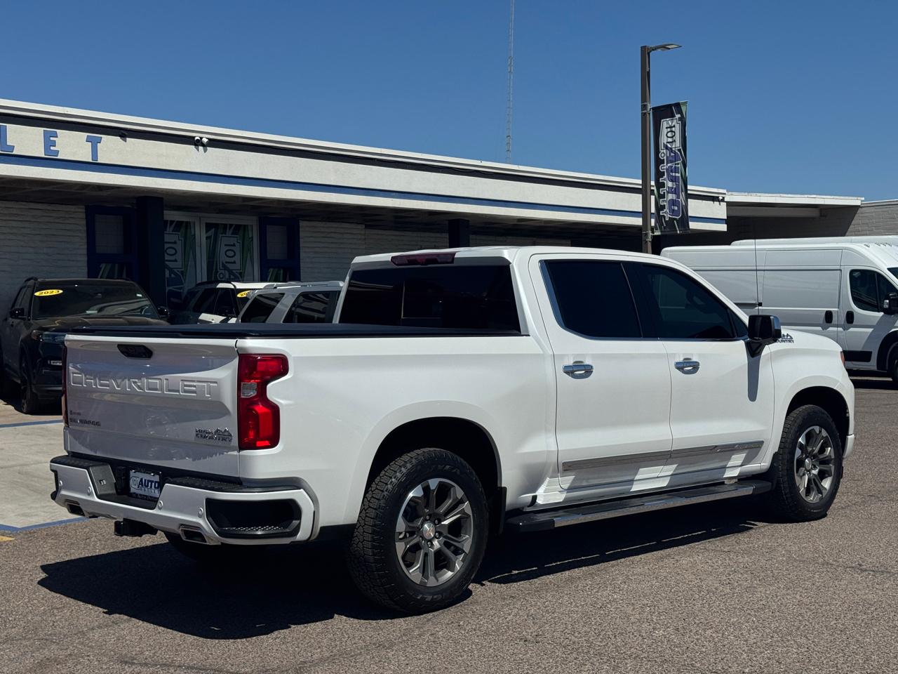 Chevrolet Silverado 1500 4WD Crew Cab 147" High Country 2023