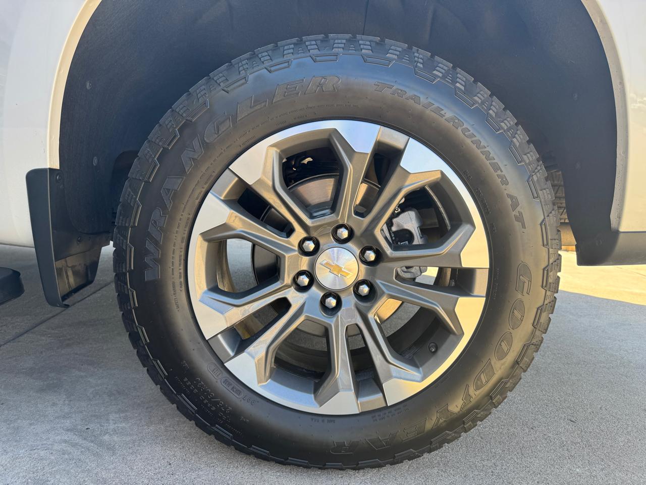 Chevrolet Silverado 1500 4WD Crew Cab 147" High Country 2023