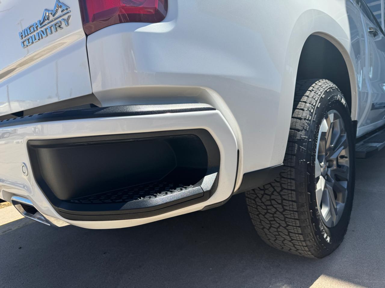 Chevrolet Silverado 1500 4WD Crew Cab 147" High Country 2023