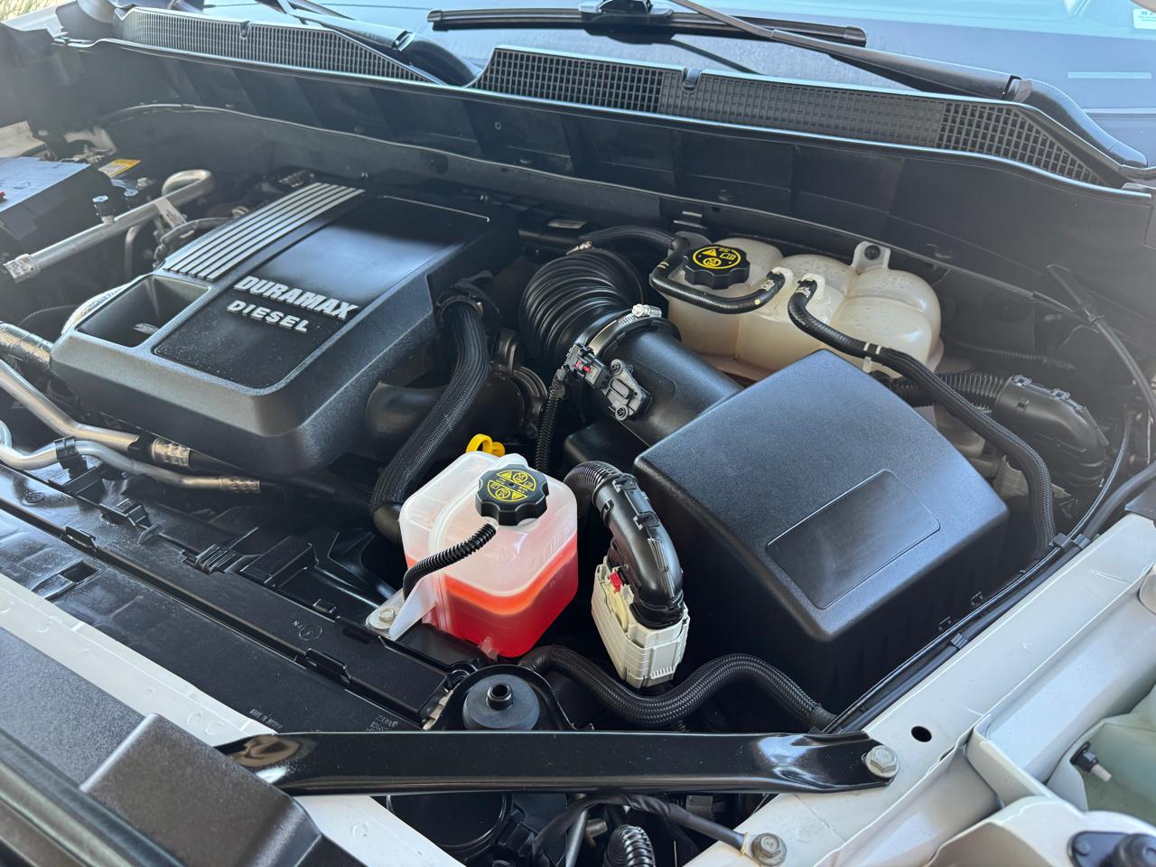 Chevrolet Silverado 1500 4WD Crew Cab 147" High Country 2023