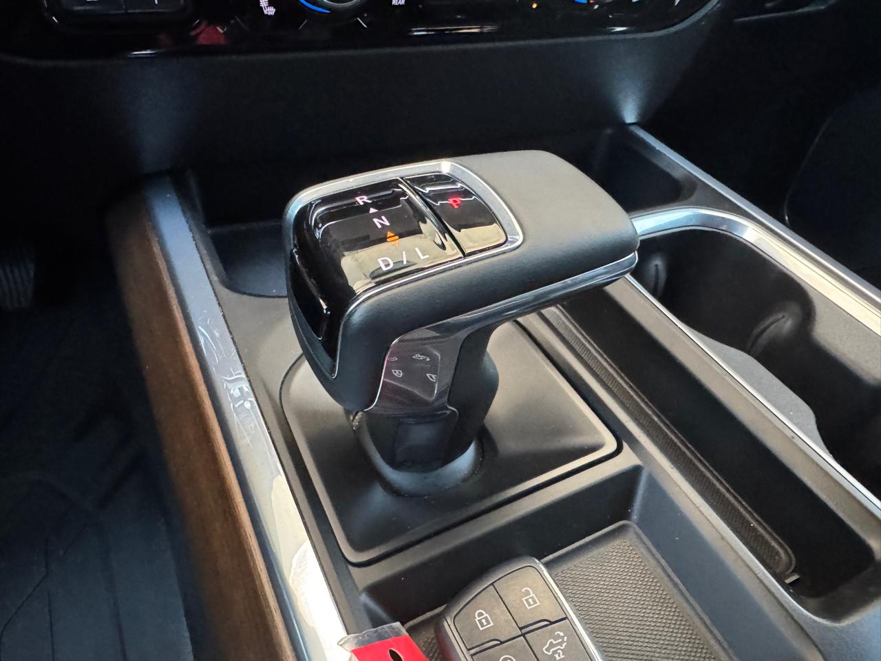 Chevrolet Silverado 1500 4WD Crew Cab 147" High Country 2023