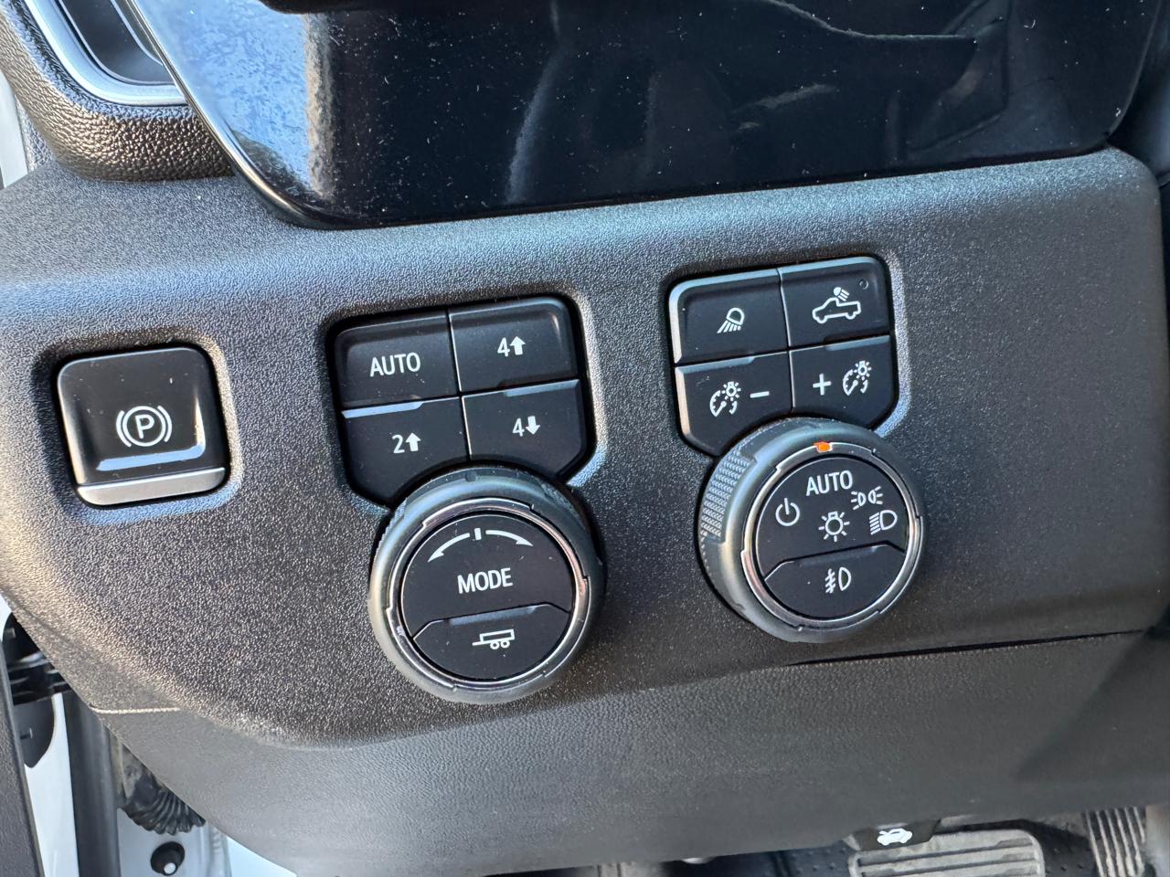 Chevrolet Silverado 1500 4WD Crew Cab 147" High Country 2023