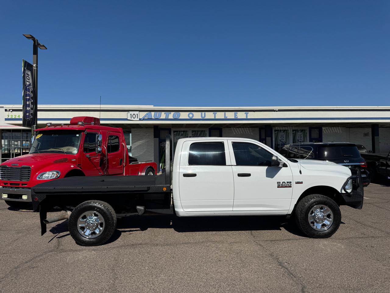 RAM 3500 Tradesman 4x4 Crew Cab 8' Box 2018